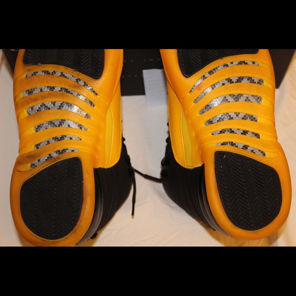 Jordan 12 University Gold - Picture 6 of 12